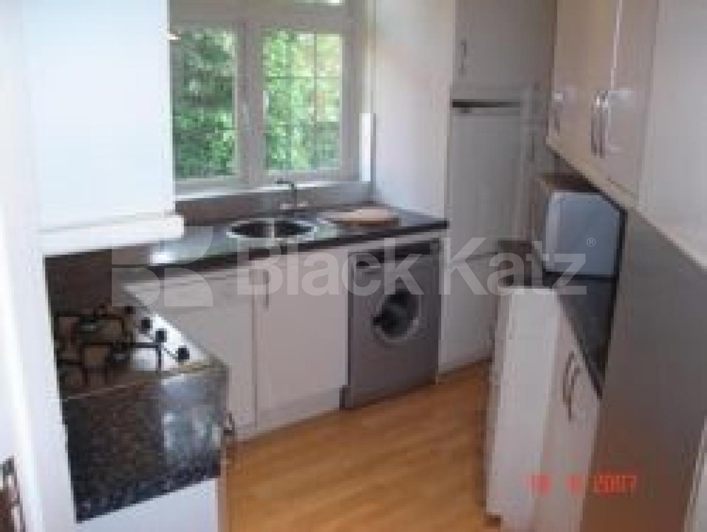 			A MUST SEE!!!, 2 Bedroom, 1 bath, 1 reception Flat			 East End Road, FINCHLEY CENTRAL N3